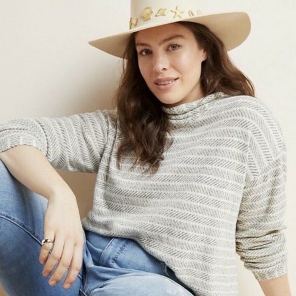 Anthropologie Amadi Mirielle 1X Grey and White Slouchy Sweater